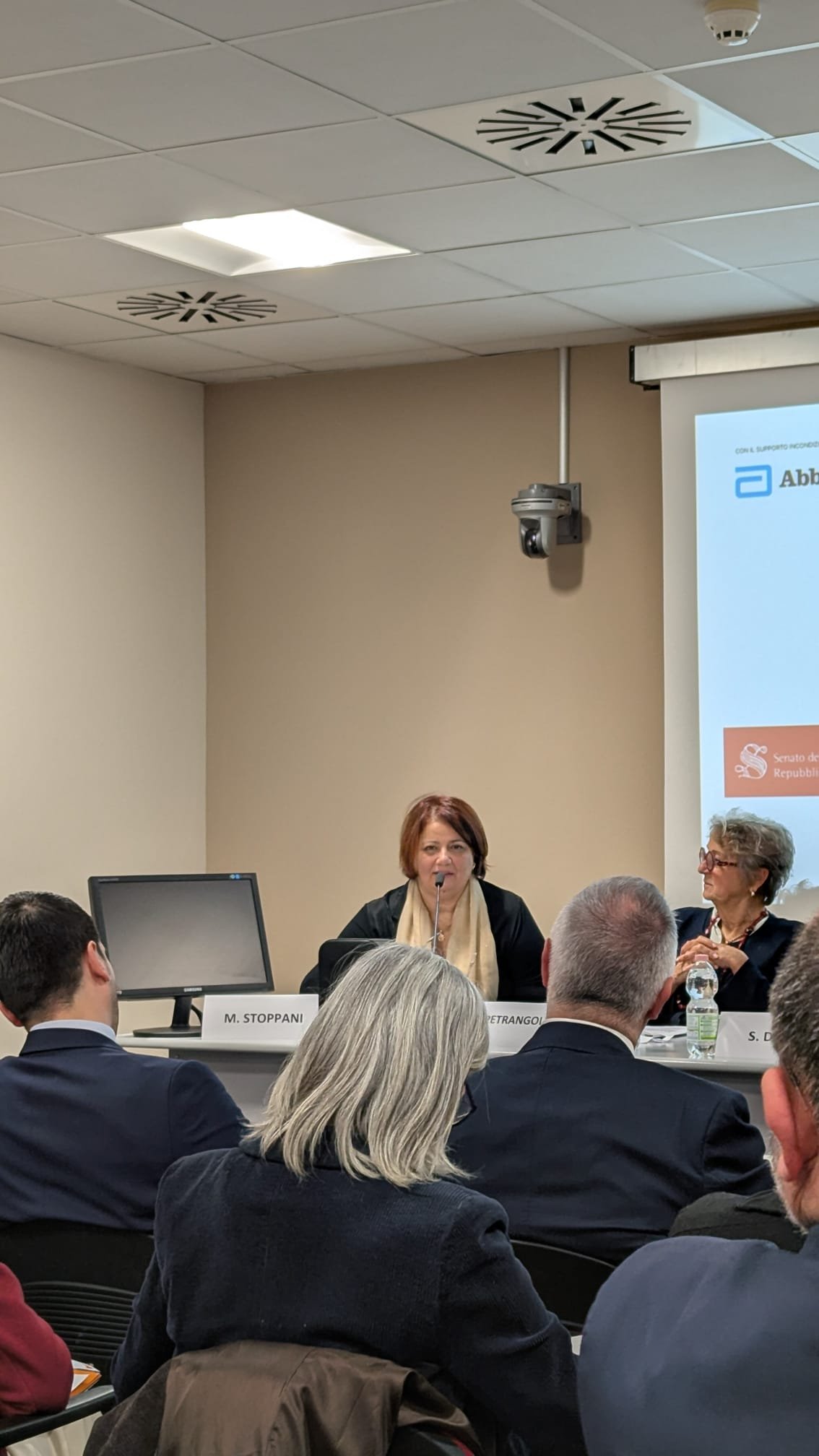 Un intervento al tavolo dei relatori
