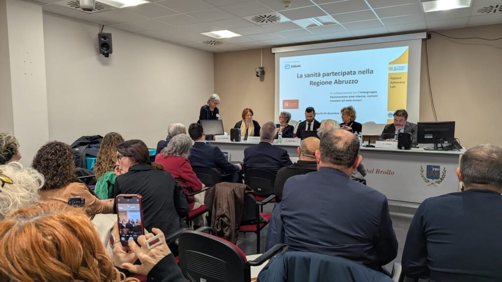 Il tavolo dei relatori all'incontro Sanità partecipata nella Regione Abruzzo