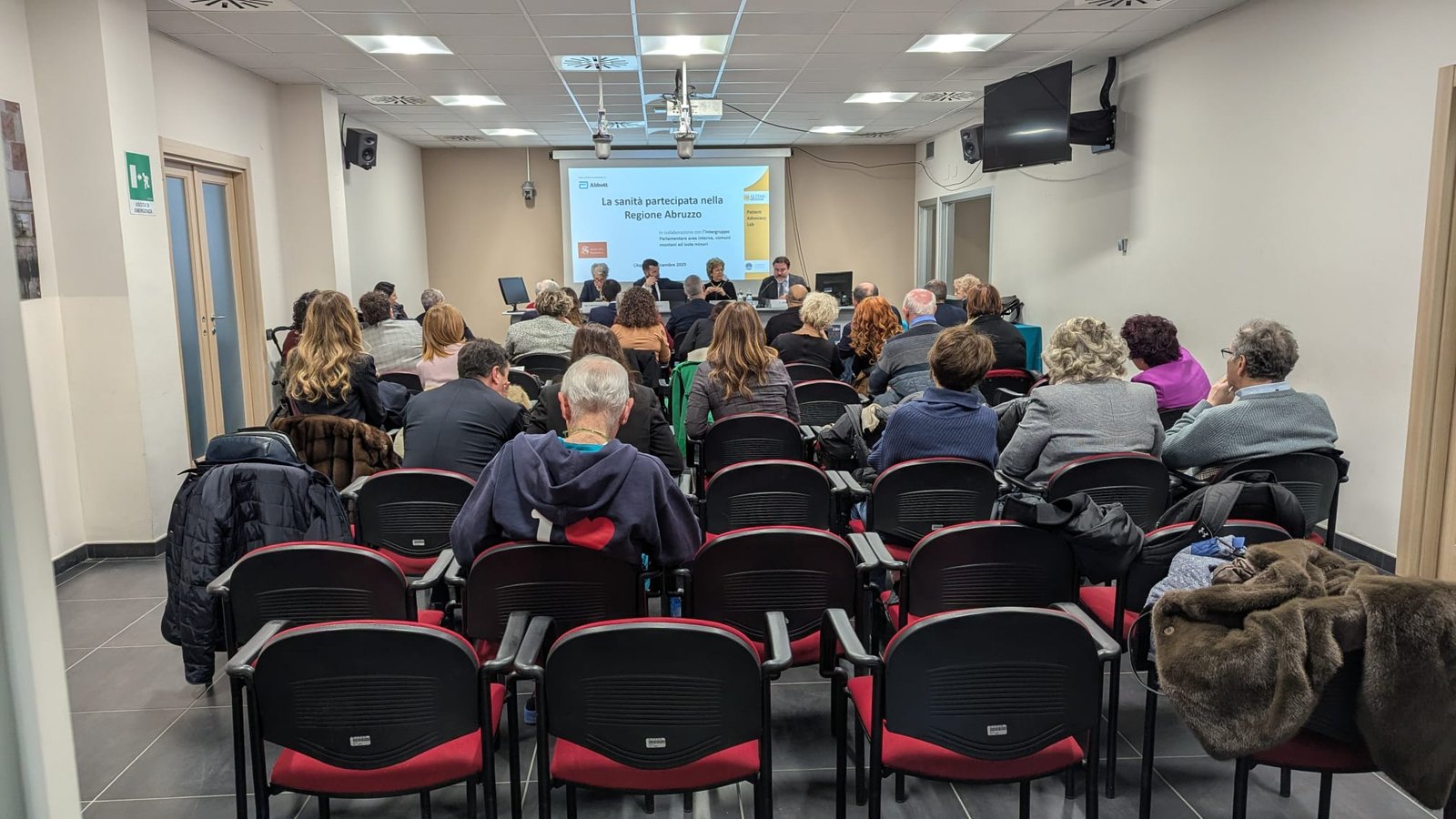 La sala Alice Dal Brollo dell'Ospedale San Salvatore durante l'incontro