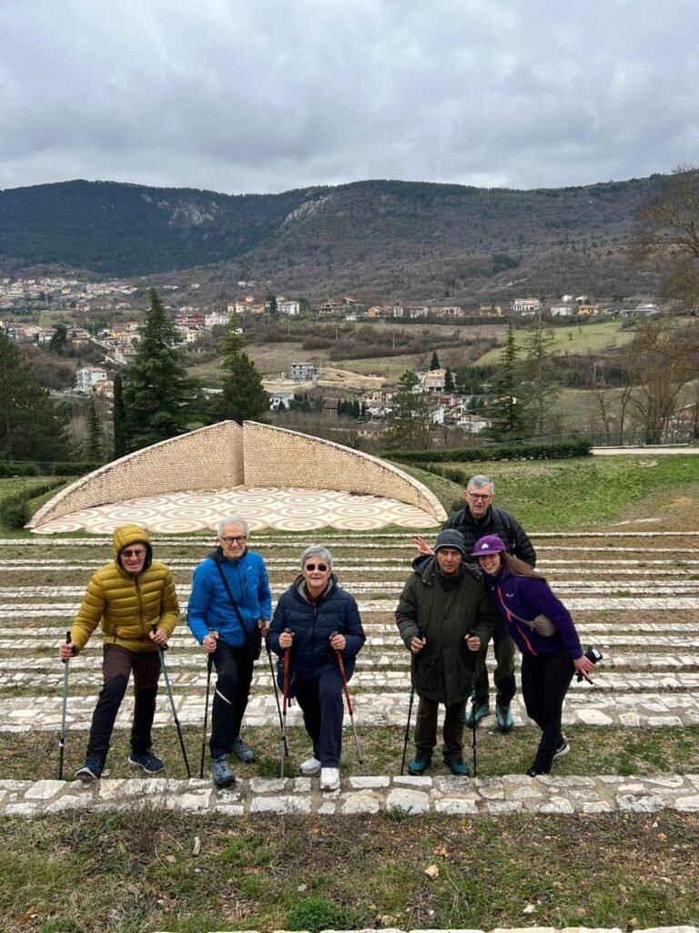Il gruppo del Nordic Walking con i bastoncini a Collemaggio