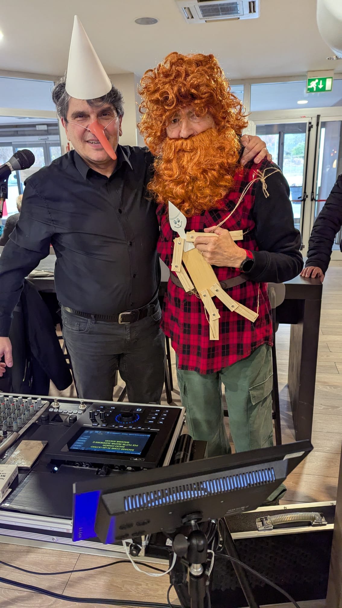 Geppetto alla consolle durante la festa