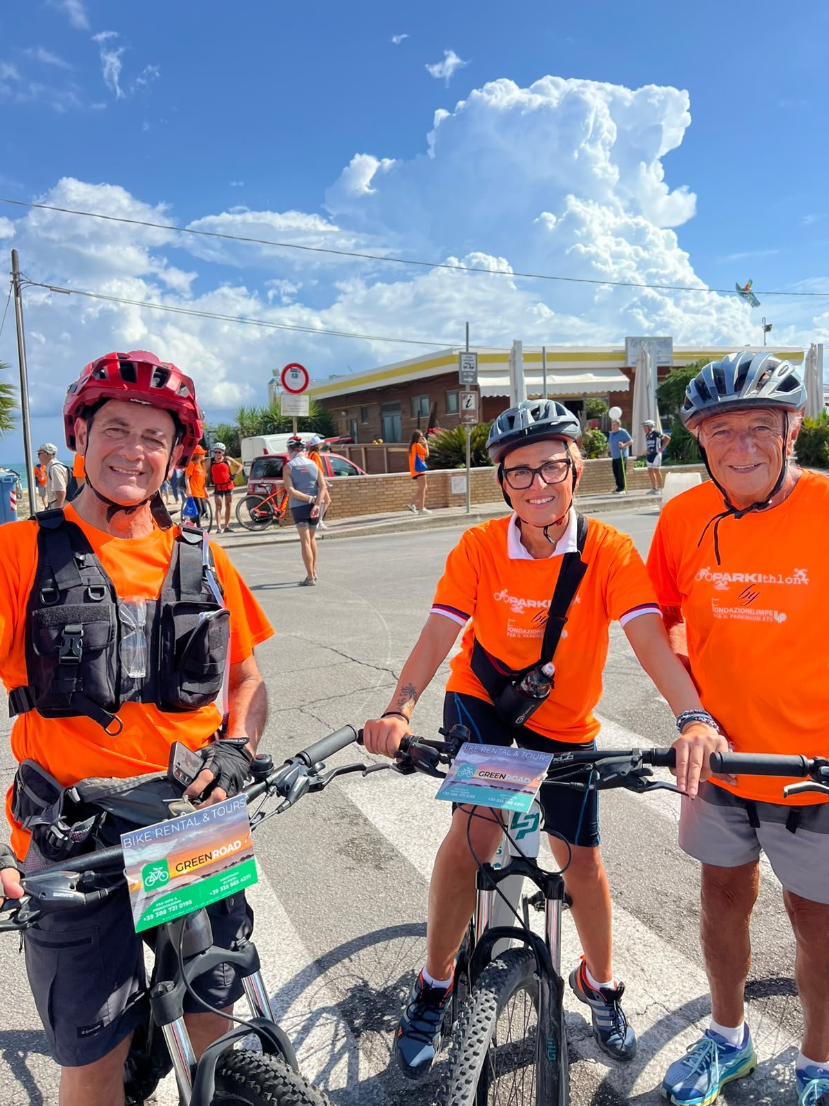 Soci in bicicletta al Parkithlon